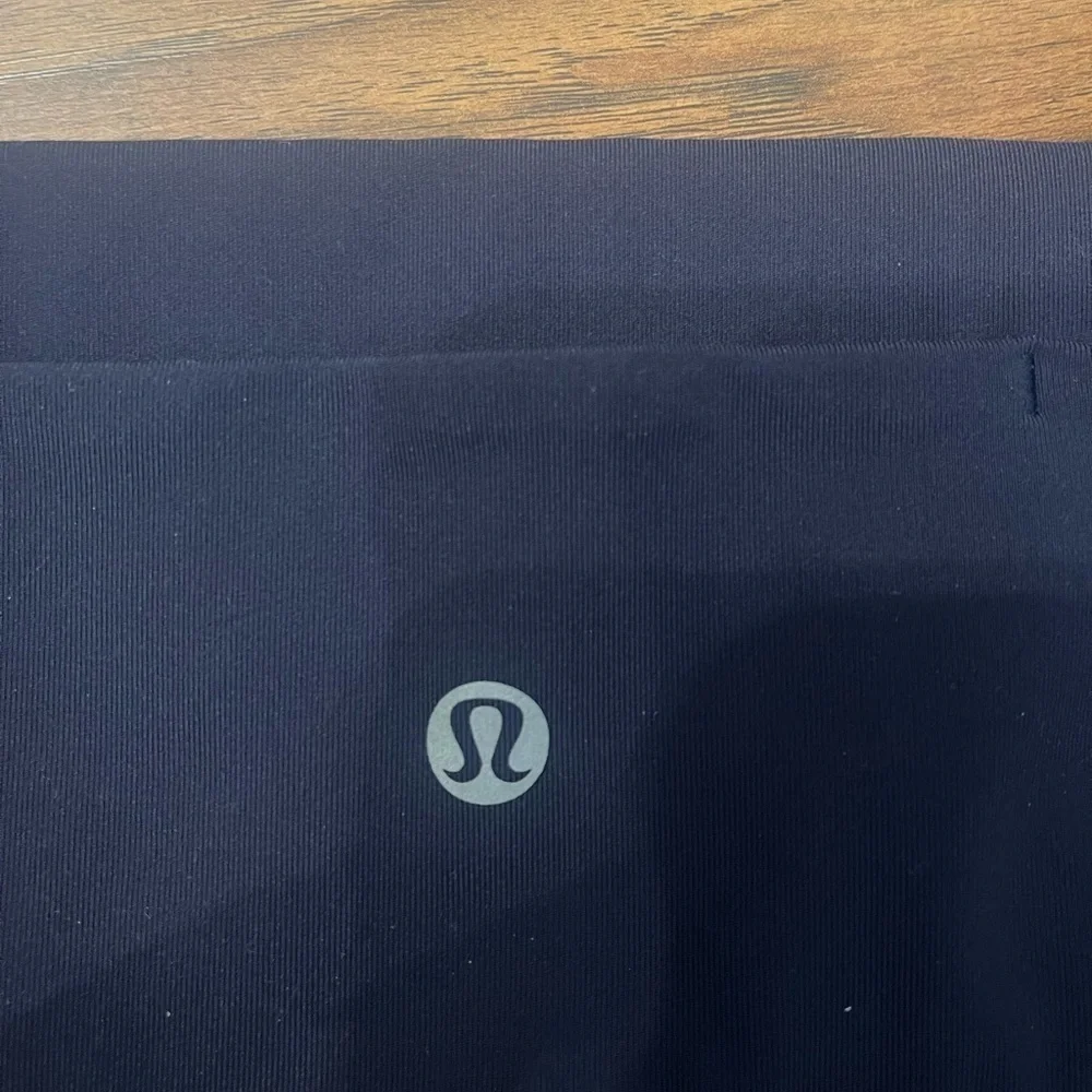 Lululemon Mix & Mesh Crop 21” Size 2
